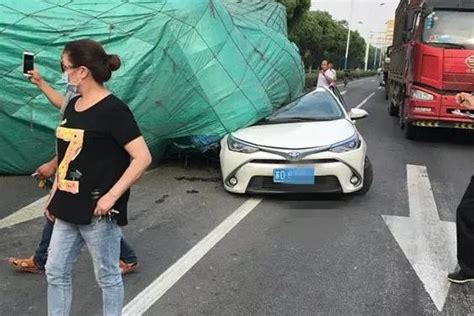 307国道藁城段：三车相撞 未造成人员受伤_凤凰资讯