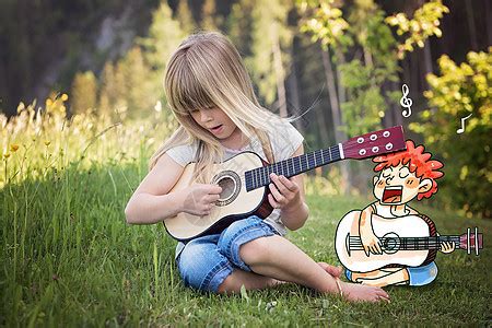 小女孩弹吉他背景图片_小女孩弹吉他背景素材图片_千库网