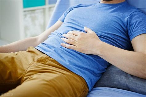 2岁宝宝腹痛、呕吐是肠胃炎？专家提醒：这些症状可不是肠胃炎-妙手医生