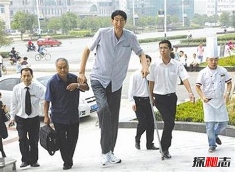世界上最高的五个人，第一名是中国人|苏丹|王峰军|身高_新浪新闻