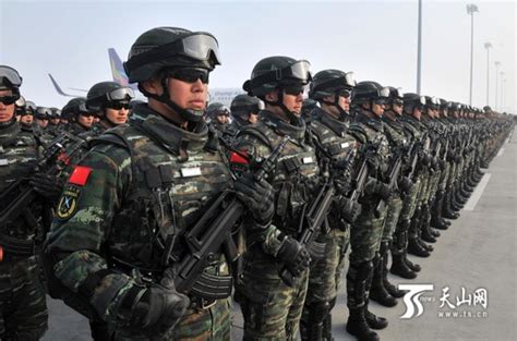 新疆武警反恐被戳掉4颗门牙后忍痛一枪击毙歹徒【6】--军事--人民网