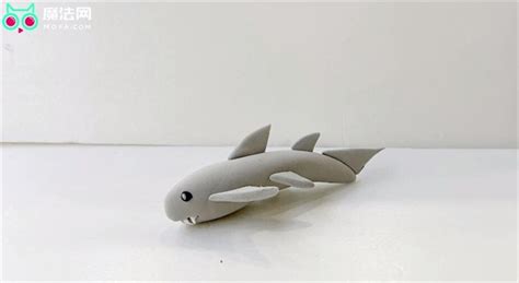 怎么简单做鲨鱼拼贴画的手工制作教程_爱折纸网