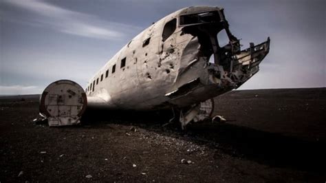 冰岛警方：两名中国游客在“飞机残骸”附近因体温过低身亡 ...