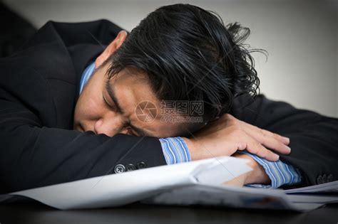 商务男性劳累疲惫高清图片下载-正版图片501543219-摄图网