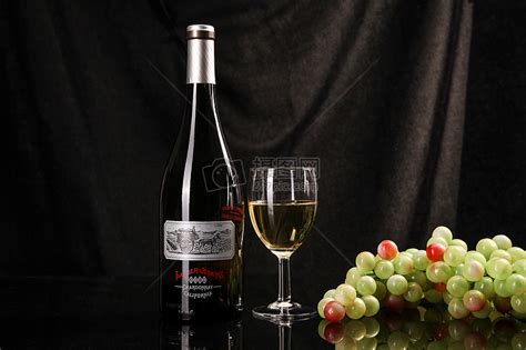 葡萄酒图片-酒桶上的葡萄酒和葡萄素材-高清图片-摄影照片-寻图免费打包下载
