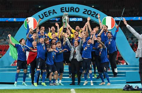 欧洲杯：意大利2-1胜德国进决赛 巴神梅开二度(组图) - 青岛新闻网