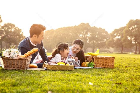 家庭欢乐野餐高清图片下载-正版图片501218955-摄图网
