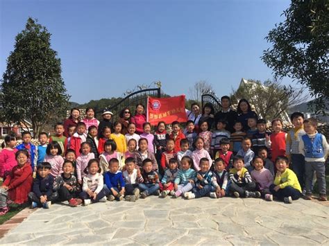 县城东幼儿园组织幼儿开展义务植树活动 -罗田教育信息网