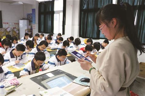 东浦中学：学生上课人手一台平板电脑-黄岩新闻网