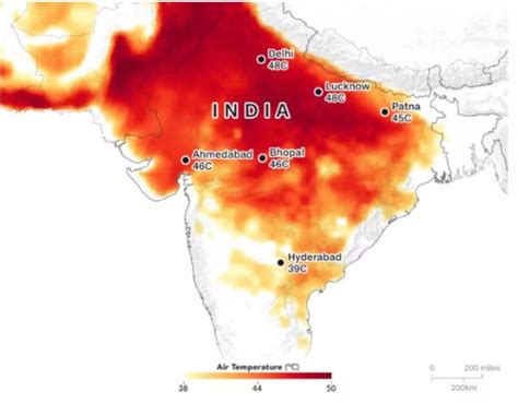 印度持续高温天气 恒河支流河床开裂_新浪图片