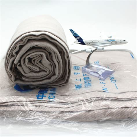 飞机上用的毯子航空公司头等舱夏季薄款毛毯飞机阻燃空调毯盖毯浴-阿里巴巴