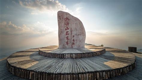 灵石县文化艺术中心《陨石亭》雕塑项目