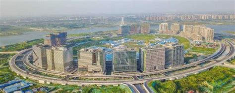 河南新郑市最大的镇，已成为郑州市区一部分，拥有多所大学|龙湖镇|新郑市|郑州_新浪新闻