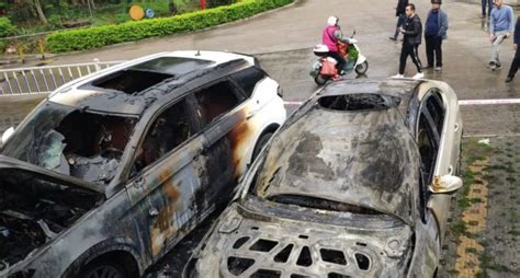 小车与道路堡坎及护栏碰撞引起车辆燃烧 司机被活活烧死_腾讯视频