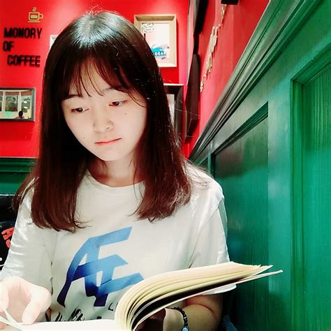 insHayens河妍秀女神头像图片