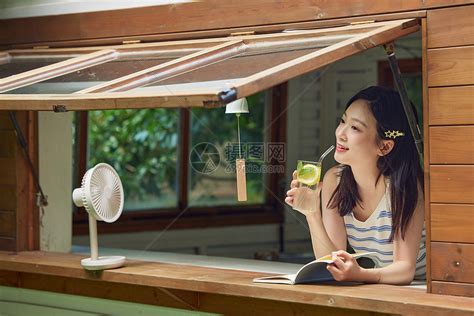 甜美女生饮料头像图片可爱