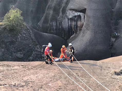 景点捡无人机男子滑坠90多米的悬崖，已成功获救 - 城事 - 三湘都市报 - 华声在线