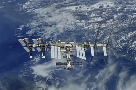 中国空间站全貌高清图像首次公布，由神舟十六乘组拍摄