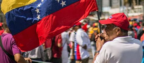 马杜罗宣布下月军演 呼吁委内瑞拉民众做好战争准备_手机新浪网