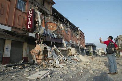 智利南部发生8.8级特大地震 已造成214人死亡