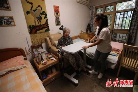 西城千余老人签约家庭养老照护床位，基础配置设备最高补贴3000元 | 北晚新视觉