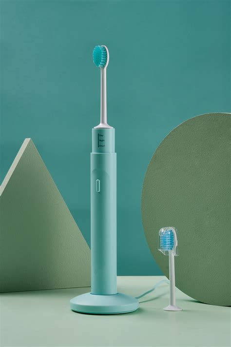 电动牙刷活动促销海报设计|平面|海报|欧大大y - 原创作品 - 站酷 (ZCOOL)