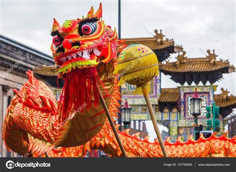 dragon dance, chinese traditional dance performer to celebrate chinese ...