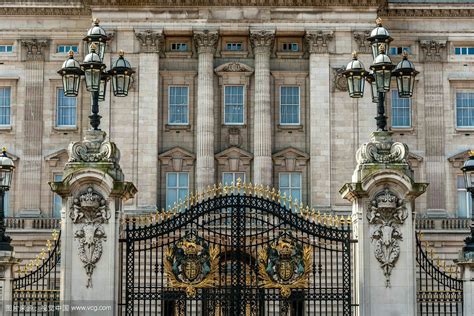 世界五大宫殿之英国伦敦白金汉宫 带你一探它的奢华内部_凤凰网视频_凤凰网