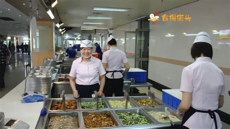 中年女性食堂做饭高清图片下载-正版图片502151669-摄图网