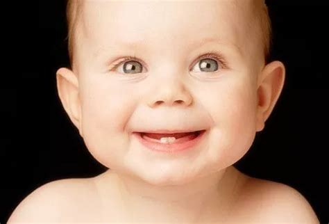 新生儿出生就长牙的迷信说法（ 新手父母碰上宝宝出生就有牙齿，老人说是"凶兆"，究竟是好是坏） | 说明书网