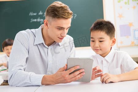 紫黄色教师直播课人物教师节校园宣传中文手机海报 - 模板 - Canva可画