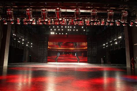 舞台灯光的基础知识：灯光的起源和发展_广州市千瑟舞台灯光设备有限公司