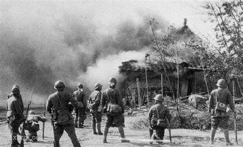 14张老照片 直击抗战时期日本鬼子进村扫荡无恶不作的真实状况|日本鬼子|抗战|村庄_新浪新闻