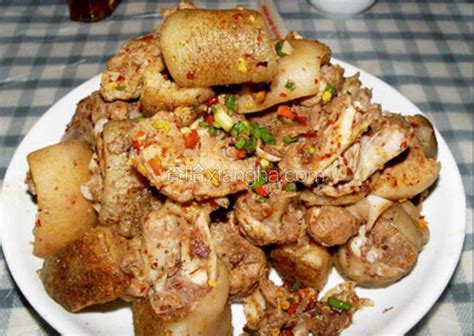 迪庆坨坨肉_迪庆坨坨肉的做法 - 云南小吃特产 - 香哈网
