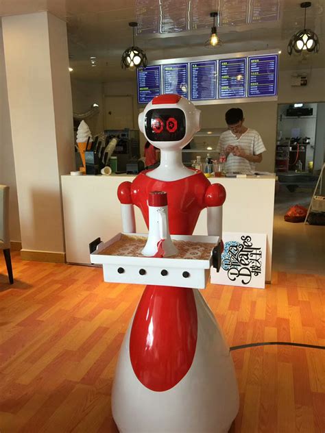 “AI煲仔饭机器人”亮相：1小时可出餐140份