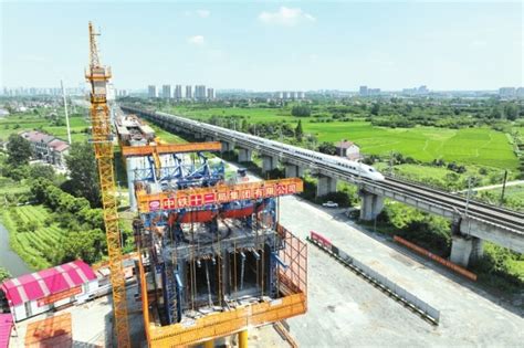 荆荆铁路项目四标段桥涵工程已完成71% - 荆州市发展和改革委员会