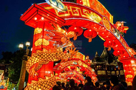 春节的上海城隍庙庙会张灯结彩高清图片下载-正版图片500820602-摄图网
