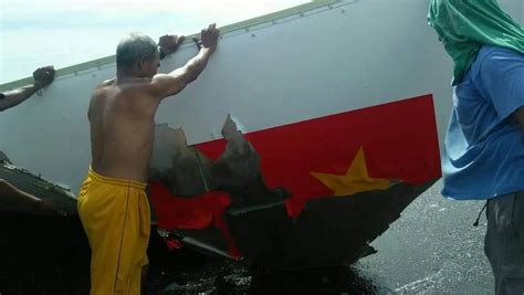 菲律宾发现中国火箭残骸？印着“五星红旗”，当局：确认是长征五号B|残骸|火箭|整流罩_新浪新闻