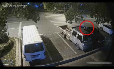 男子醉驾断片自投罗网，误以为豪车被盗至派出所报警…… - 周到上海