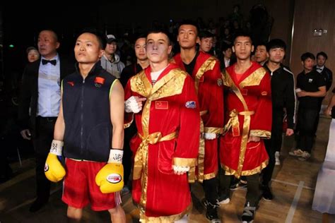 面对50胜5负的前世界拳王，中国拳坛新星霸气表示：我会KO他！|李翔|拳王|乌兰_新浪新闻