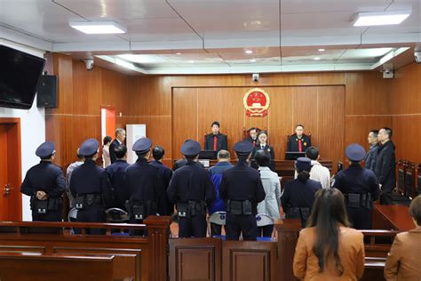 打击黑恶势力嚣张气焰！上海首例涉黑案一审宣判，主犯被判25年