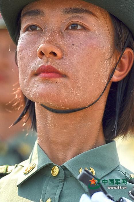 女兵杨叶：从新兵到党的十九大代表之路 - 中国军网