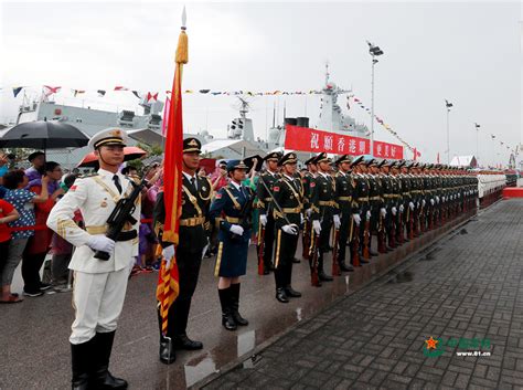 解放军驻香港部队举行新年升国旗仪式_使命_激励_中区