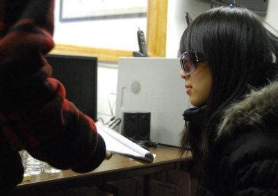 美华裔女青年中餐馆打工被打伤 攻击者逃逸(图)_新闻中心_新浪网