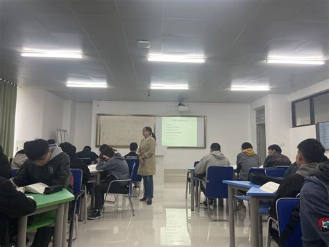 苏有良深入电气工程学院讲授形势与政策课-滁州职业技术学院