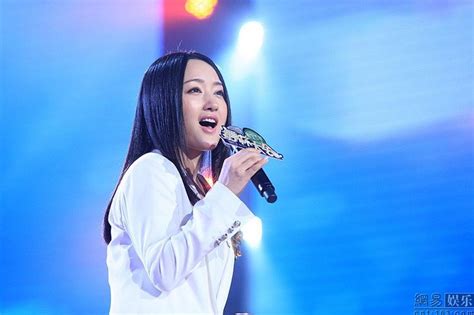 杨钰莹《舞林大会》首秀热舞 献唱新歌《想起你的好》 - 星时代文化