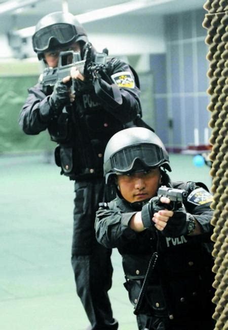 特警、警犬、特种装备都来了，武汉警营开放日活动吸引数千市民参观 - 湖北日报新闻客户端