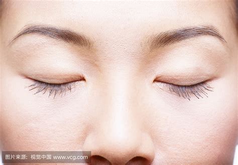眼里眉间图片
