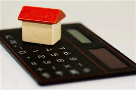 一套200万的房子，首付30%贷款30年，总共需要多少利息？