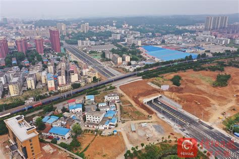 京广铁路和宁西铁路的重要交会车站——信阳站